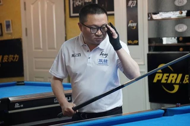 的多角色交 的多角色交